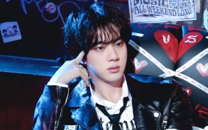 Kocaknya Jin BTS Tak Tahan untuk Tak Tirukan Pose Julurkan Lidah Ala Megan Thee Stallion