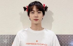 Jin BTS Ngakak Setengah Mati Lihat Kelakuan Liar Fanboy di Konser LA