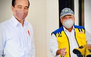 Kunker ke Trenggalek, Jokowi Sempat Bujuk Menteri PUPR Basuki Beli Sepatu Untuk 'Motoran'