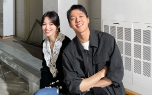Song Hye Kyo Iseng Jawil Hidung Jang Ki Yong Saat Pemotretan 'Now, We Are Breaking Up', Fans Baper