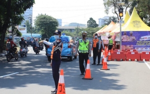 Warga Bepergian Via Jalur Darat di Masa Nataru Dapat Stiker Jika Sudah Divaksin dan Tes Antigen