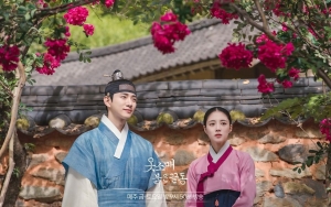 Demi 'The Red Sleeve', Lee Se Young Minta Foto Seksi Junho Untuk Dipajang di Ponsel