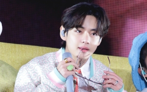Selfie Ganteng V BTS Ini Tuai Perhatian Gara-Gara Waktu Postingnya, Kenapa?