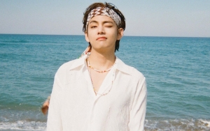 V BTS Dandan Jadi Penjaga 'Squid Game' di Konser LA, Gagal Keren Gara-Gara Ini