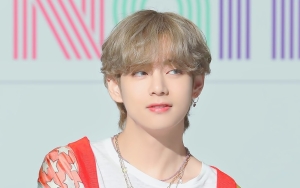 V BTS Hibahkan Jaket ke ARMY di Hari Terakhir Konser LA, Seperti Ini Baunya