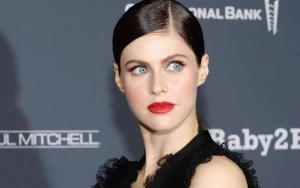 Aktris Alexandra Daddario Resmi Dilamar Produser Film, Usia Beda 17 Tahun Tuai Sorotan