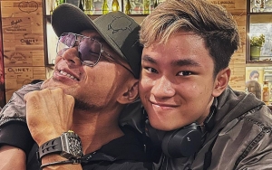  Deddy Corbuzier Setirin Azka Mobil Listrik Rp 400 Juta: Sumpah Gue Kayak Naik Odong-Odong