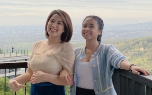 Pose Bareng Ayya Renita, Baby Bump Rosiana Dewi Disorot Diduga Bakal Punya Calon Anak Perempuan