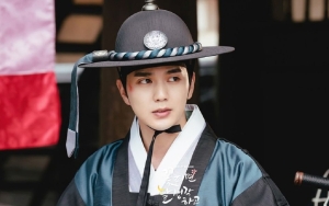 Yoo Seung Ho Dibocorkan Alami Interaksi Kocak dengan 2 Karakter Ini di 'Moonshine'