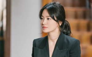 'Now We Are Breaking Up' Rilis Foto Adegan Nyesek, Song Hye Kyo Nimbrung Tinggalkan Komentar