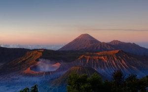 Wisata Gunung Bromo Tetap Buka, Catat Banyak Pengunjung Datang Saat Erupsi Semeru Terjadi