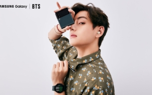 V Bangga Promosikan Ponsel Samsung, Member BTS Ini Terciduk Tak Setia?