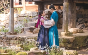 Junho 2PM dan Lee Se Young Berbagi Momen Romantis di 'The Red Sleeve', Fans Harapkan Ciuman Segera