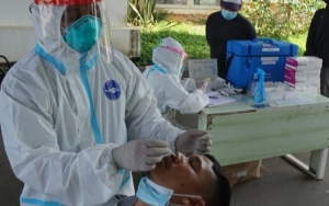 Tak Hanya Berkat Vaksinasi, Kasus COVID-19 RI Turun Diduga Karena Banyak Orang Sudah Terpapar