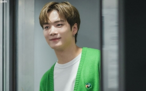 Kelewat Intens, Adegan Ciuman JR NU'EST di 'Let Me Be Your Knight' Bikin Netizen Heboh