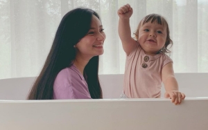 Putri Cantik Asmirandah Langsung Belajar Padahal Baru Bangun Tidur, Bareng 'Guru Privat'