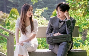 Cara Barbar Kang Hye Won Suapi Lee Dae Hwi Bikin Penonton 'We Became a Family' Ngakak