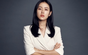 Kelewat Ramping, Pinggang Son Ye Jin di Poster 'Thirty Nine' Jadi Sorotan