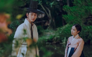 Taecyeon 2PM Sakit Hati Tak Ada Kim Hye Yoon di Lokasi 'Secret Royal Inspector Joy'