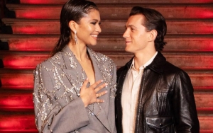 Intip Momen Tom Holland Stop Wawancara Demi Lihat Zendaya Hadir Di Premier 'Spider-Man: No Way Home'