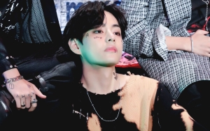Fotonya Bareng Jungkook Dicuri Orang, Begini Reaksi V BTS