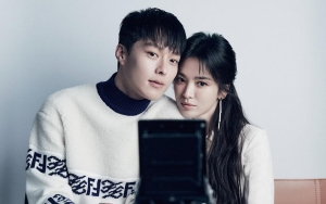 Song Hye Kyo dan Jang Ki Yong Mesra Foto Box Berdua di Lokasi 'Now, We Are Breaking Up'