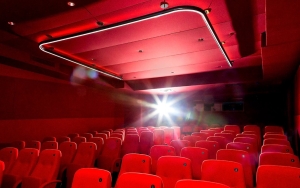 Kasus COVID-19 Terus Naik, Denmark Tutup Bioskop Hingga Tempat Konser