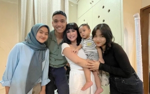 Dandan Mirip Vanessa Angel, Intip 8 Momen Bebizie Dan Gala Sky Yang Super Hangat