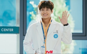 Janjikan Sisi Lembut, Kim Bum Pilih 3 Kata Kunci Tentang Karakternya di 'Ghost Doctor'