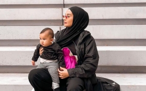 Ultah di Hari Ibu, Zaskia Sungkar Kenang Momen Menyusui Ukkasya di Tengah Badai Salju