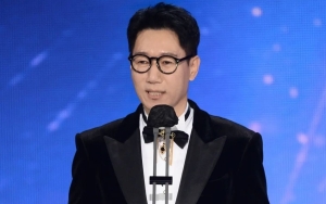 SBS Entertainment Awards 2021: Ekspresi Kecewa Ji Suk Jin Usai Raih Penghargaan Jadi Sorotan