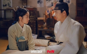Taecyeon 2PM Terus Nangis Saat Syuting Ciuman dengan Kim Hye Yoon di 'Secret Royal Inspector Joy'