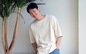 Hempas Komentar Miring, Lee Hak Joo Pamer Wajah Ganteng di 8 Potret Ini