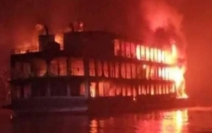 Kapal Penyeberangan di Bangladesh Terbakar, 37 Orang Tewas dan Ratusan Terluka