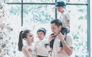 Sandra Dewi Bagikan Momen Unboxing Kado Natal, Kelakuan Si Putra Bungsu Paling Curi Perhatian