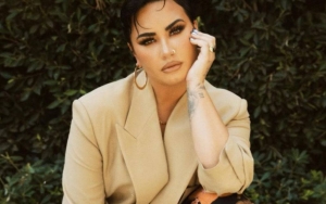 Kelewat Berani, Demi Lovato Debut Dengan Potongan Rambut Botak Di Natal 2021