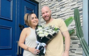 Melaney Ricardo Klarifikasi Foto Natal Tanpa Suami, Keberadaan Tyson Lynch Terungkap