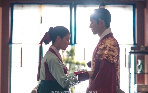 Lee Se Young Ungkap Foto Junho 2PM Yang Dijadikan Wallpaper Ponsel Demi 'The Red Sleeve'