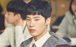 Sederet Potret Kim Dong Hee, Aktor 'Extracurricular' Yang Terbebas Dari Isu Bullying