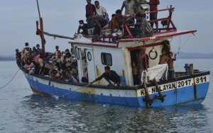 Badan Pengungsi PBB Minta Indonesia Izinkan Kapal Berisi Ratusan Muslim Rohingya Untuk Berlabuh