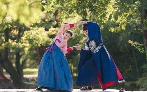 Gagal Romantis, Lee Se Young Kena Tusuk Konde Junho 2PM di Lokasi 'The Red Sleeve'