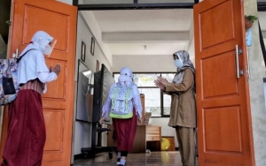 Menko PMK Sebut PTM Terbatas Tetap Dijalankan Meski Target Vaksinasi COVID-19 Anak Belum Tercapai