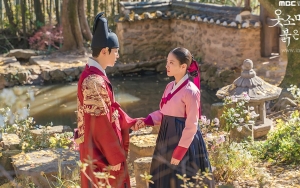 Bikin Gemas, Begini Curhatan Sedih Junho Usai Diabaikan Lee Se Young di Lokasi 'The Red Sleeve'