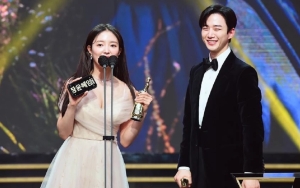 MBC Drama Awards 2021: Momen Lee Se Young dan Junho Terima Piala Bareng Sukses Jadi Menit Terbaik