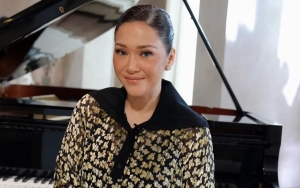Maia Estianty Pajang Foto Julia Perez Usai Mendadak Muncul di Galeri Ponsel, Minta Al Fatihah