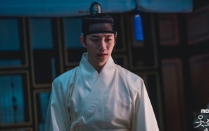 Manis Banget, Begini Cara Junho 2PM Perlakukan Pemeran Adiknya di Lokasi Syuting 'The Red Sleeve'