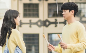 Kelewat Manis, Ciuman Kim Da Mi dan Choi Woo Shik di 'Our Beloved Summer' Ini Jadi Sorotan