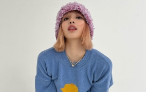 Cantik Banget, Lisa BLACKPINK Pancarkan Pesona Kelas Dunia di Photobook 'LALISA'