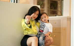 Ditinggal Fuji Kerja, Pengasuh Cantik Pamer Foto Gala Ganteng Glow-Up Bikin Pangling