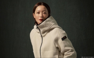 Kecantikan Kim Hee Sun Saat Baca Naskah 'Tomorrow' Bersinar Meski Tertutup Masker, Pemirsa Tak Sabar